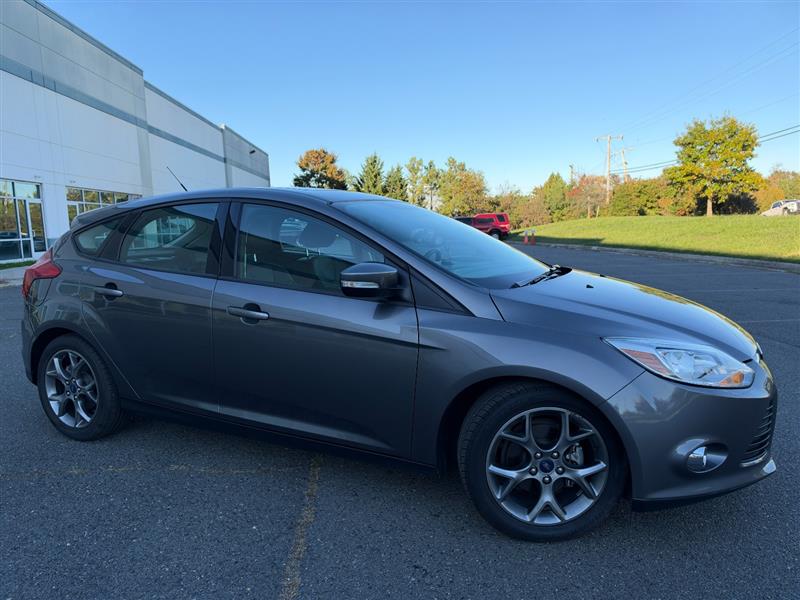 Vehicle photo 13