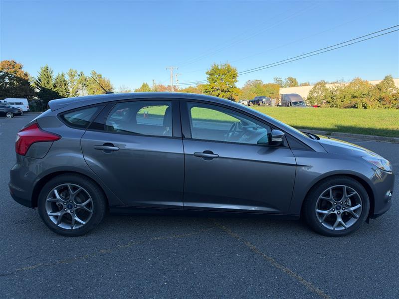Vehicle photo 14