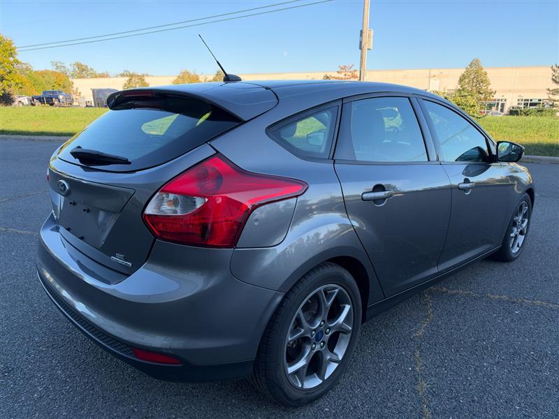 Vehicle photo 17