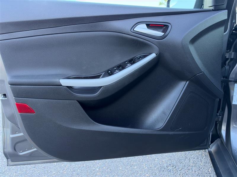 Vehicle photo 19