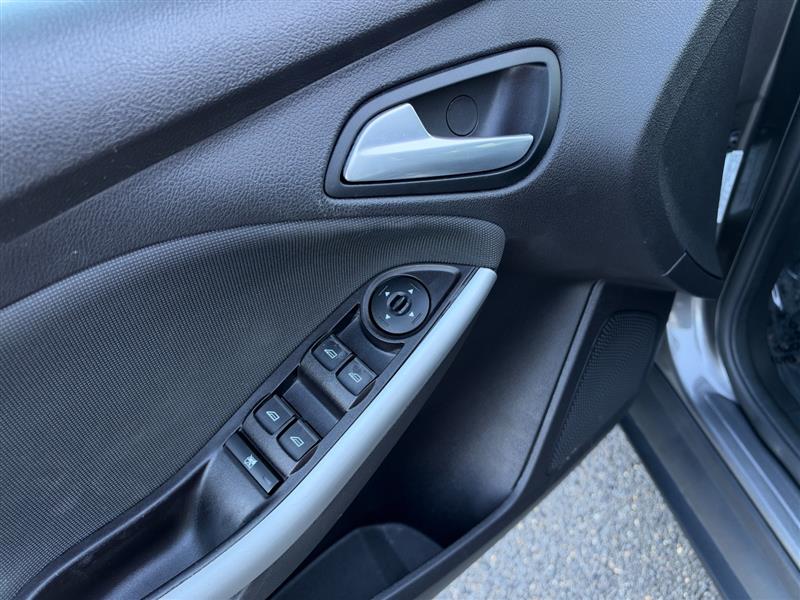 Vehicle photo 20