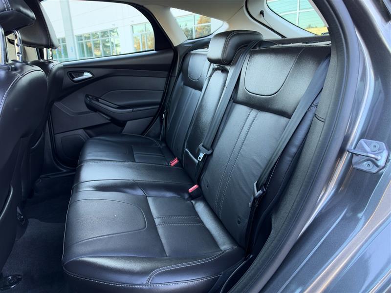 Vehicle photo 24