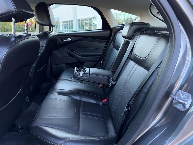 Vehicle photo 25