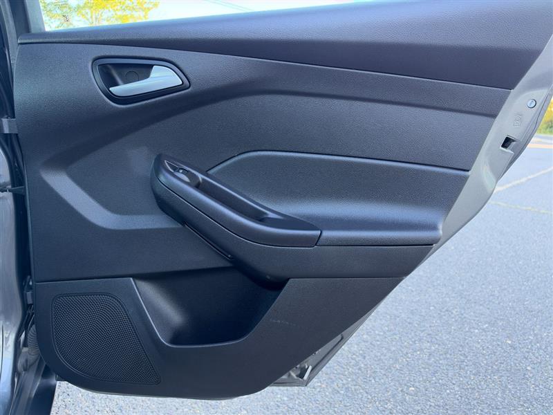 Vehicle photo 26