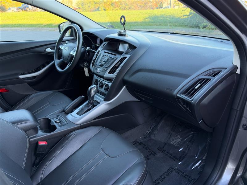 Vehicle photo 30