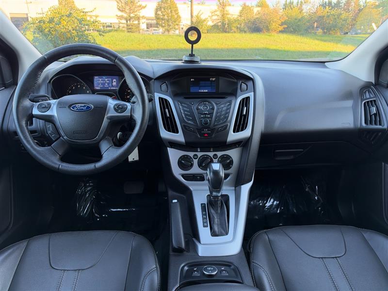 Vehicle photo 32