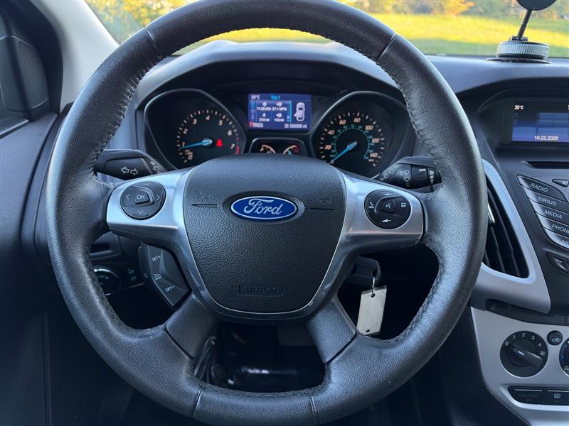 Vehicle photo 33