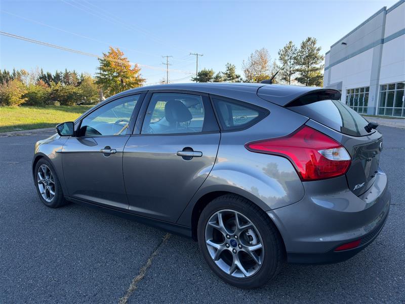 Vehicle photo 6