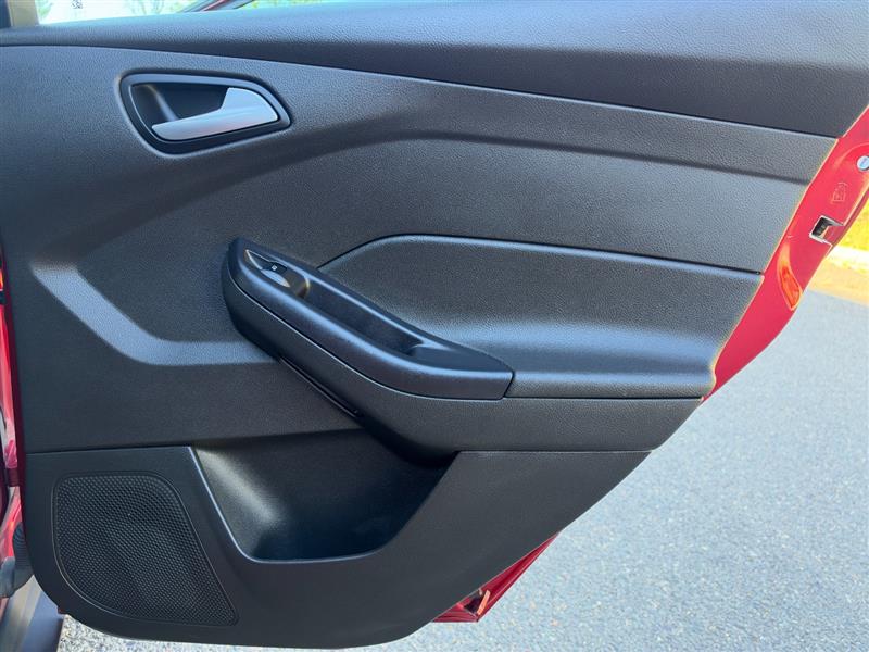 Vehicle photo 26