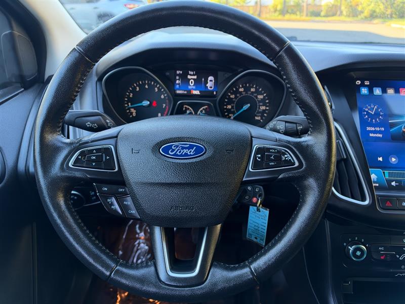 Vehicle photo 33