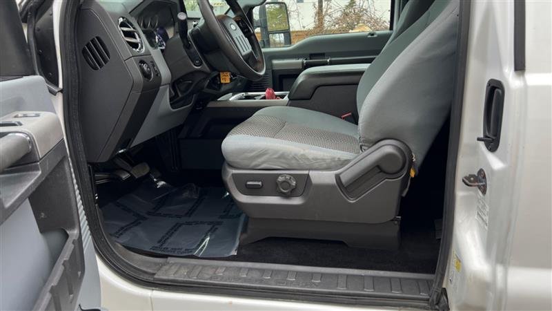 2015 Ford F-350 Super Duty XLT - Photo 28