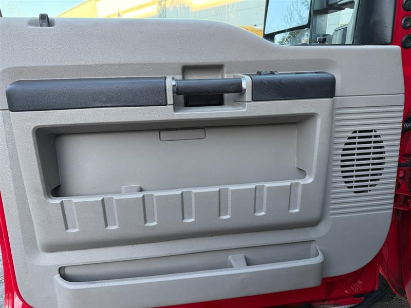 Vehicle photo 23