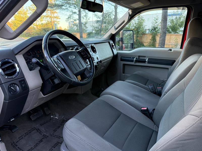 Vehicle photo 25