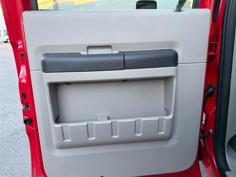 Vehicle photo 28