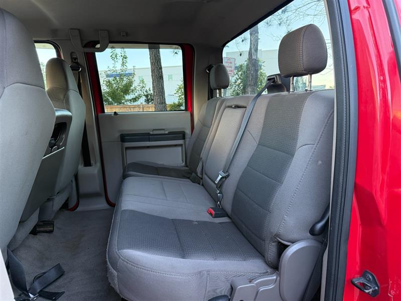 Vehicle photo 29