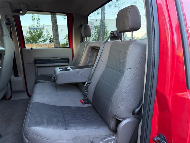 Vehicle photo 30