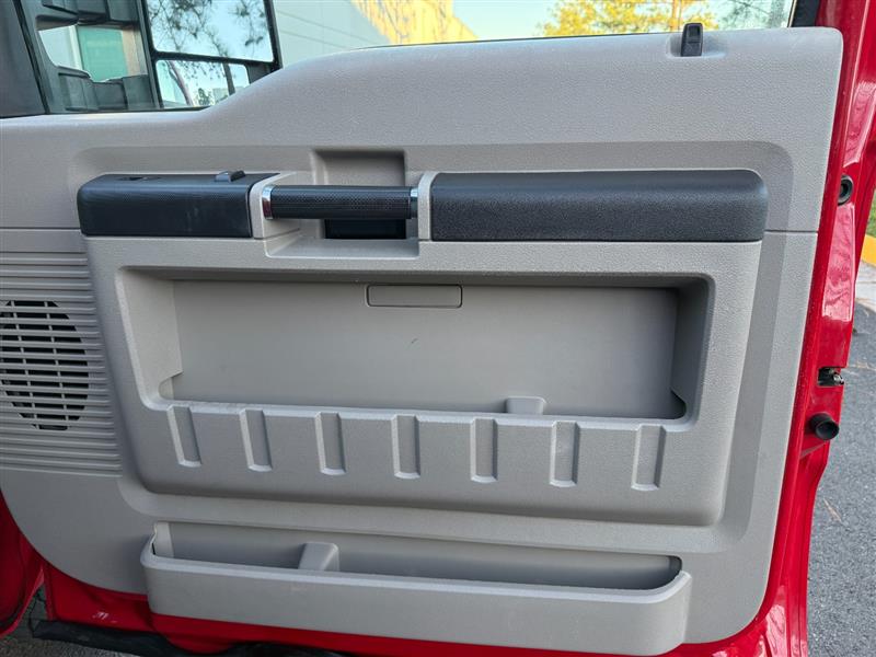 Vehicle photo 31