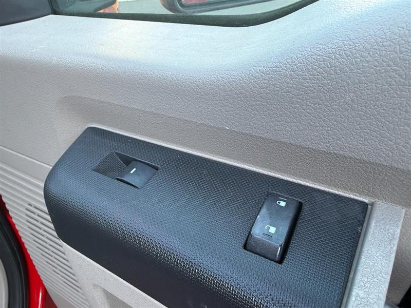 Vehicle photo 32