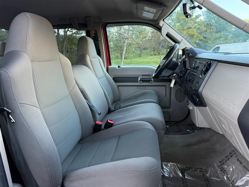 Vehicle photo 33