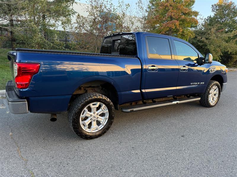 Vehicle photo 12