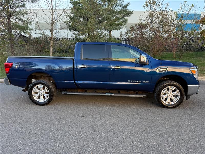 Vehicle photo 13