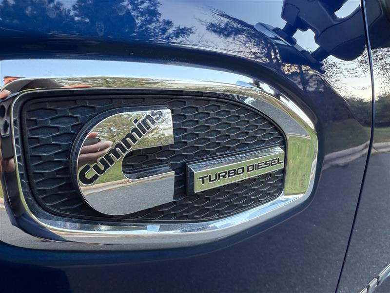Vehicle photo 18