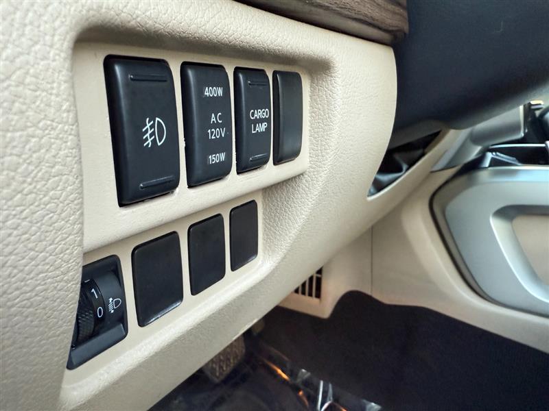 Vehicle photo 24