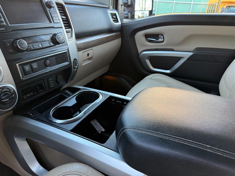 Vehicle photo 27
