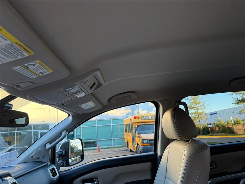 Vehicle photo 29