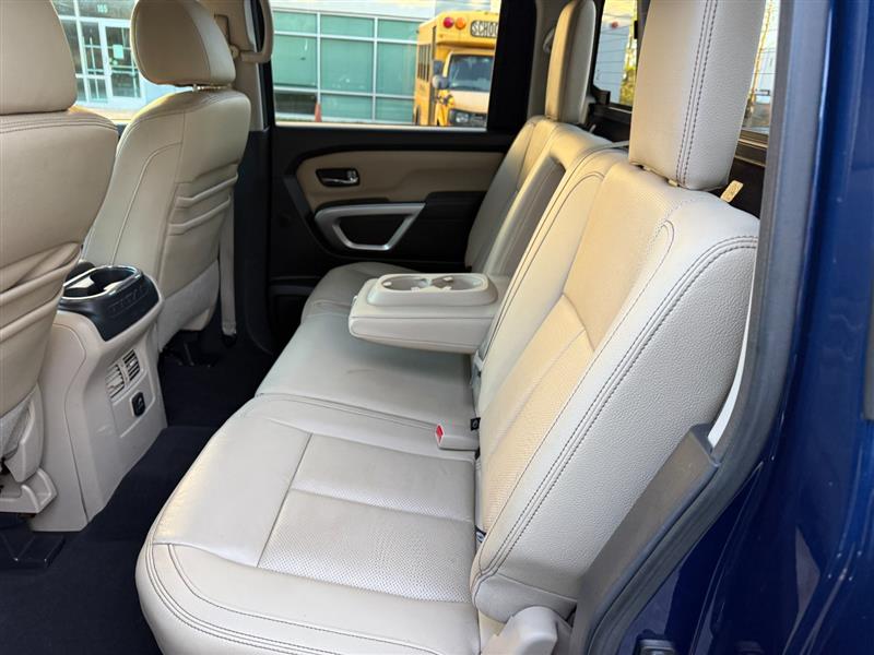 Vehicle photo 34