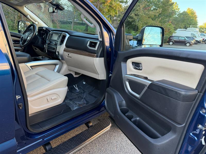 Vehicle photo 43