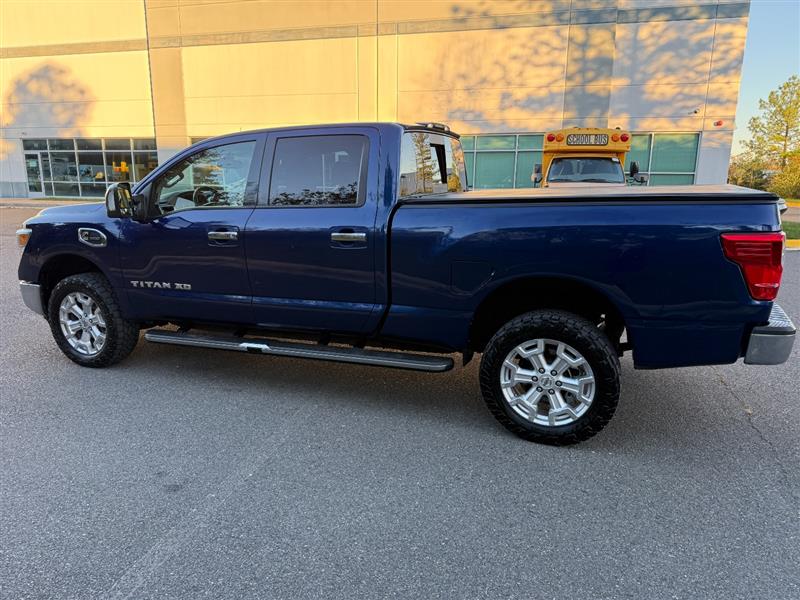Vehicle photo 7