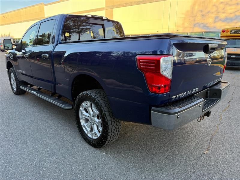 Vehicle photo 8