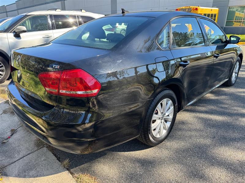 Vehicle photo 12
