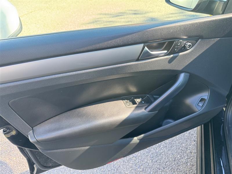 Vehicle photo 20