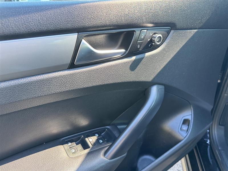 Vehicle photo 21