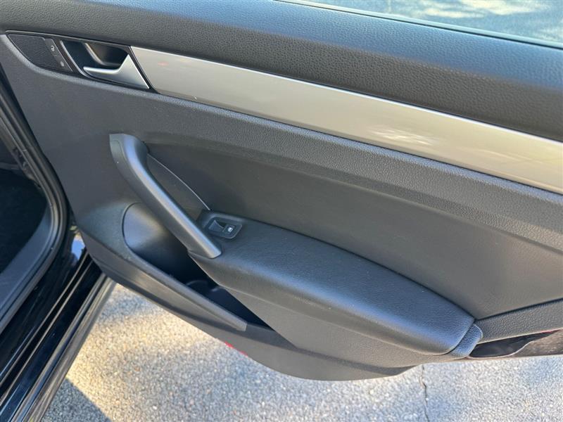 Vehicle photo 28