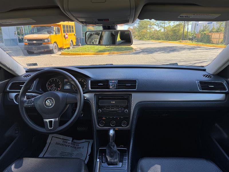 Vehicle photo 29