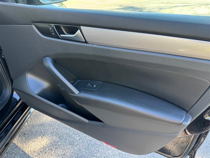 Vehicle photo 30