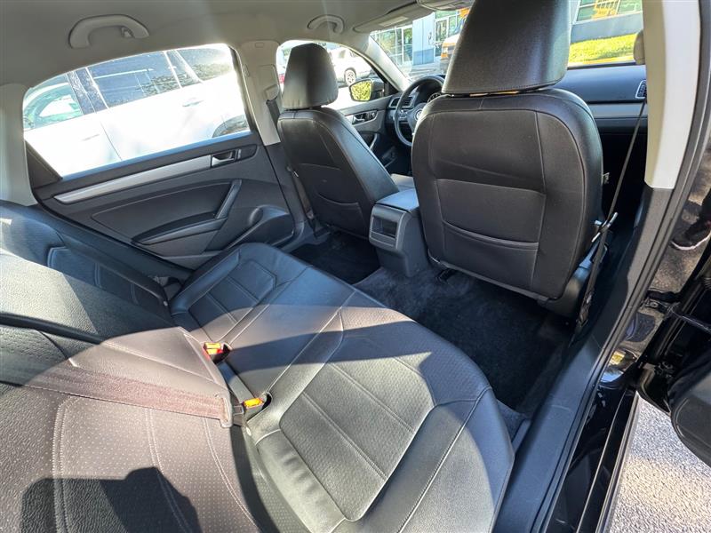 Vehicle photo 32