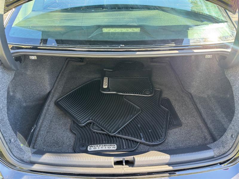 Vehicle photo 33