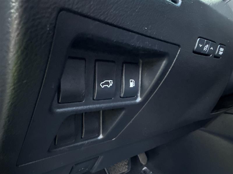 Vehicle photo 27
