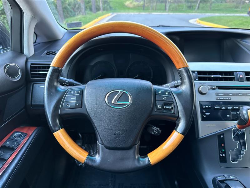 Vehicle photo 23