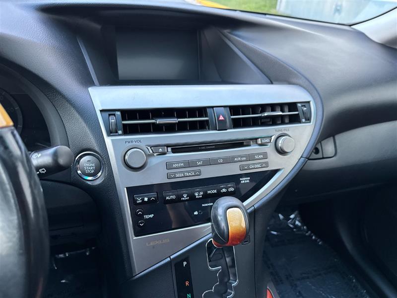 Vehicle photo 30