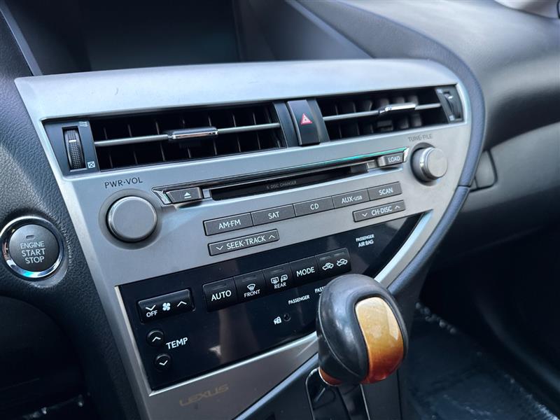 Vehicle photo 29