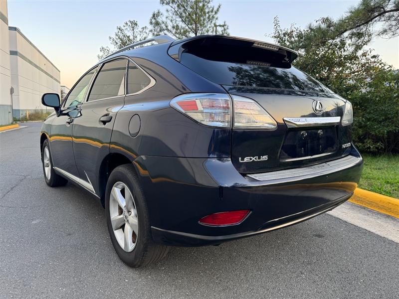 Vehicle photo 8