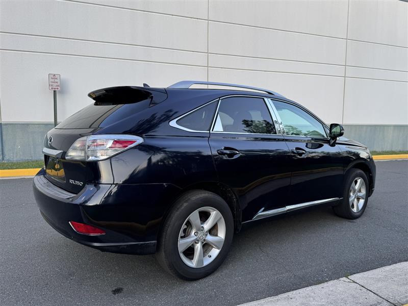 Vehicle photo 12