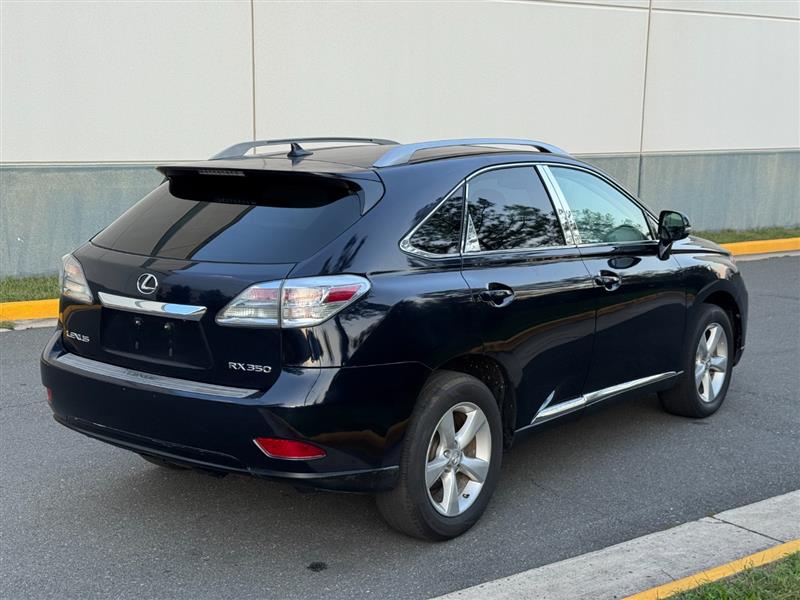 Vehicle photo 10