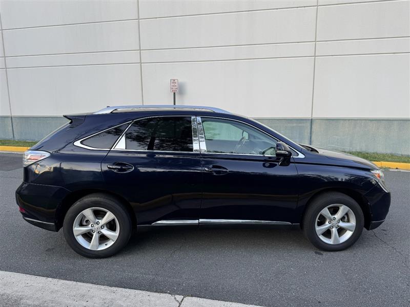 Vehicle photo 13