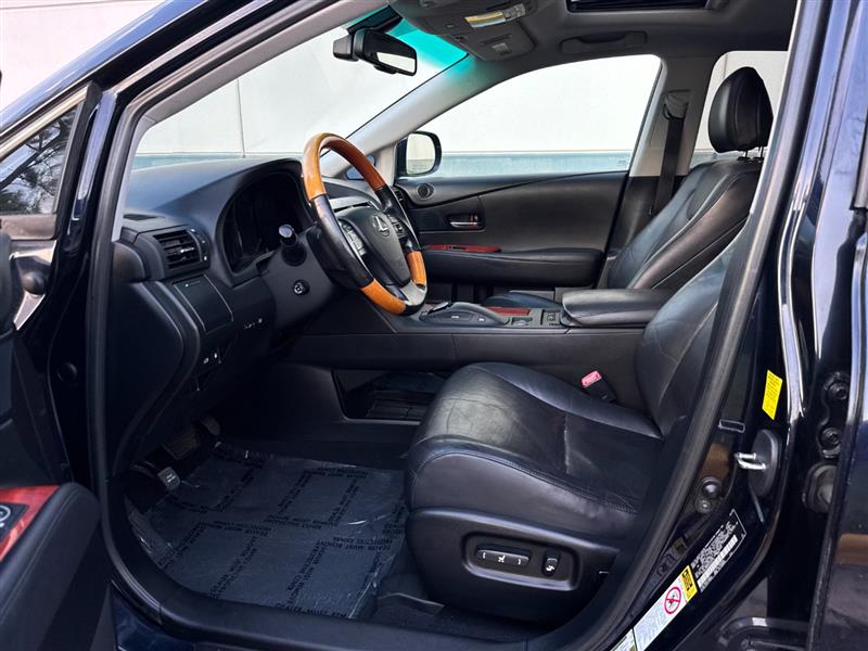 Vehicle photo 17